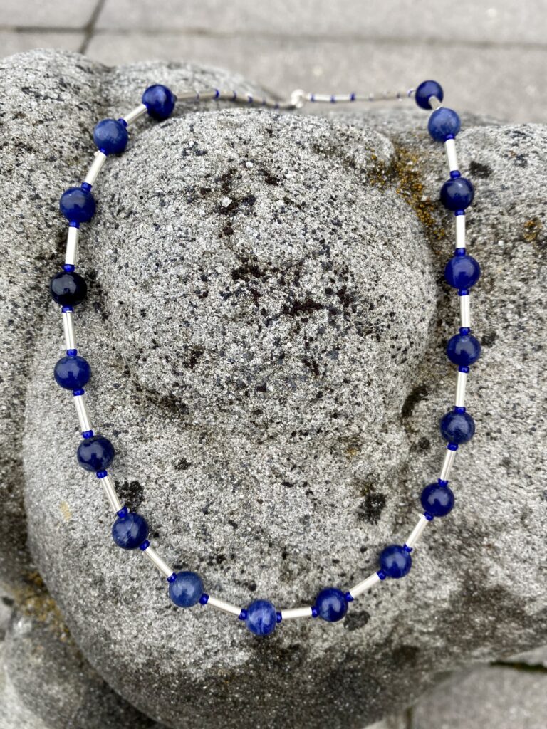 Halskette 88 — Collier aus Lapislazuli und Silber
