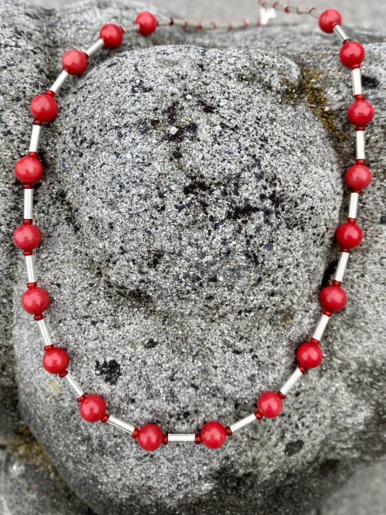 Halskette 87 — Collier aus fossiler Koralle und Silber