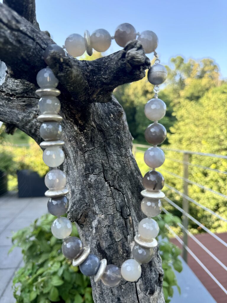 Halskette 26 — Kugelkette aus Quarz und Silber