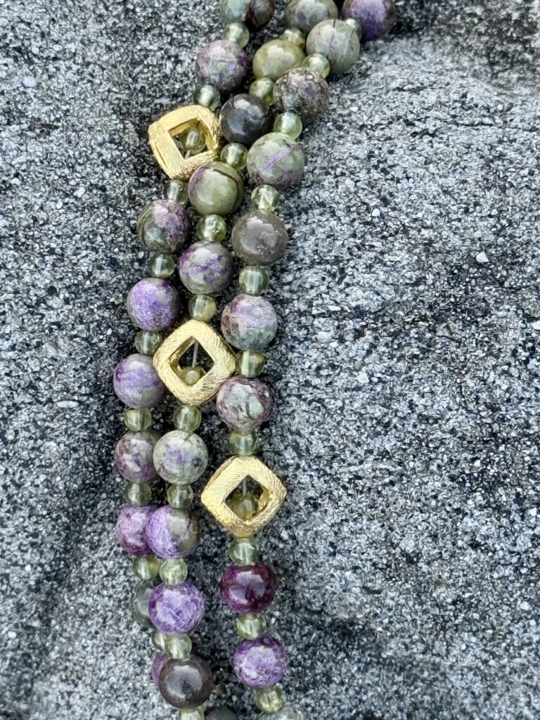 Halskette 58 — Collier aus Serpentin