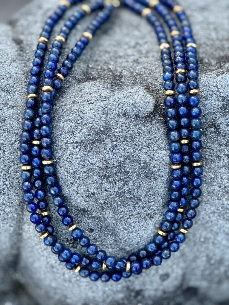 Halskette 60 — Collier aus Lapislazuli