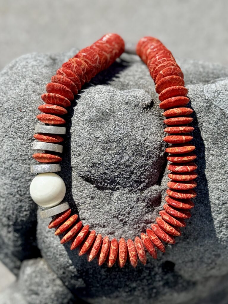 Halskette 79 — Collier aus Schaumkoralle