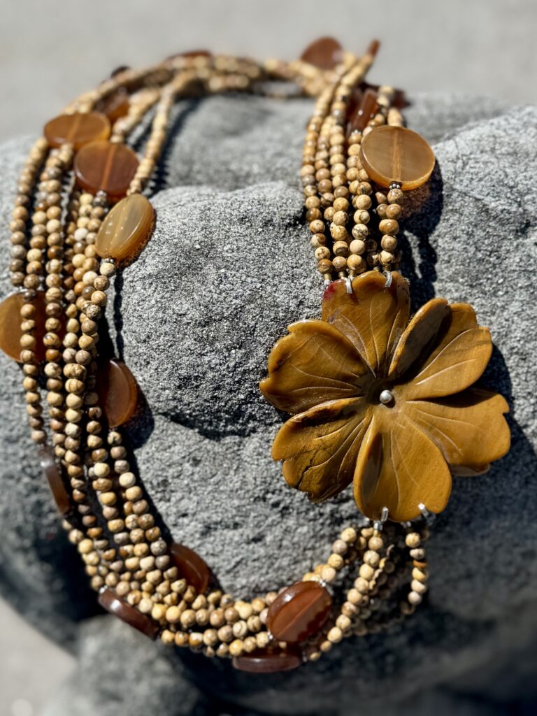 Halskette 80 — Collier aus Jaspis und Horn