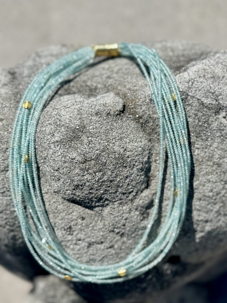 Halskette 76 — Collier aus Aquamarin und Gold