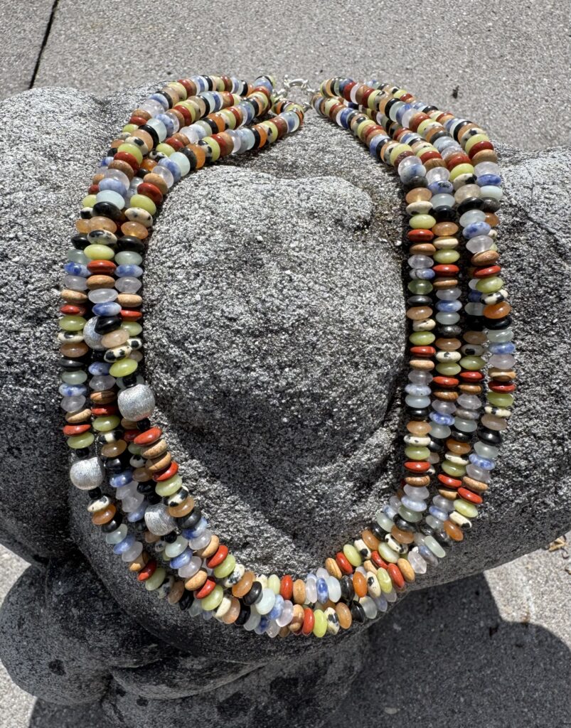 Halskette 9 — Collier aus Buntquarz
