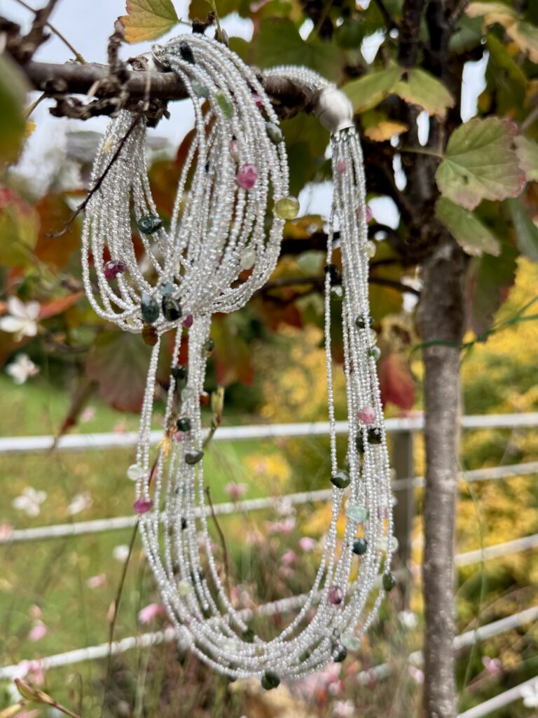 Set bestehend aus Collier und Armband aus Labradorit in topqualität und Tropfen aus Turmalin